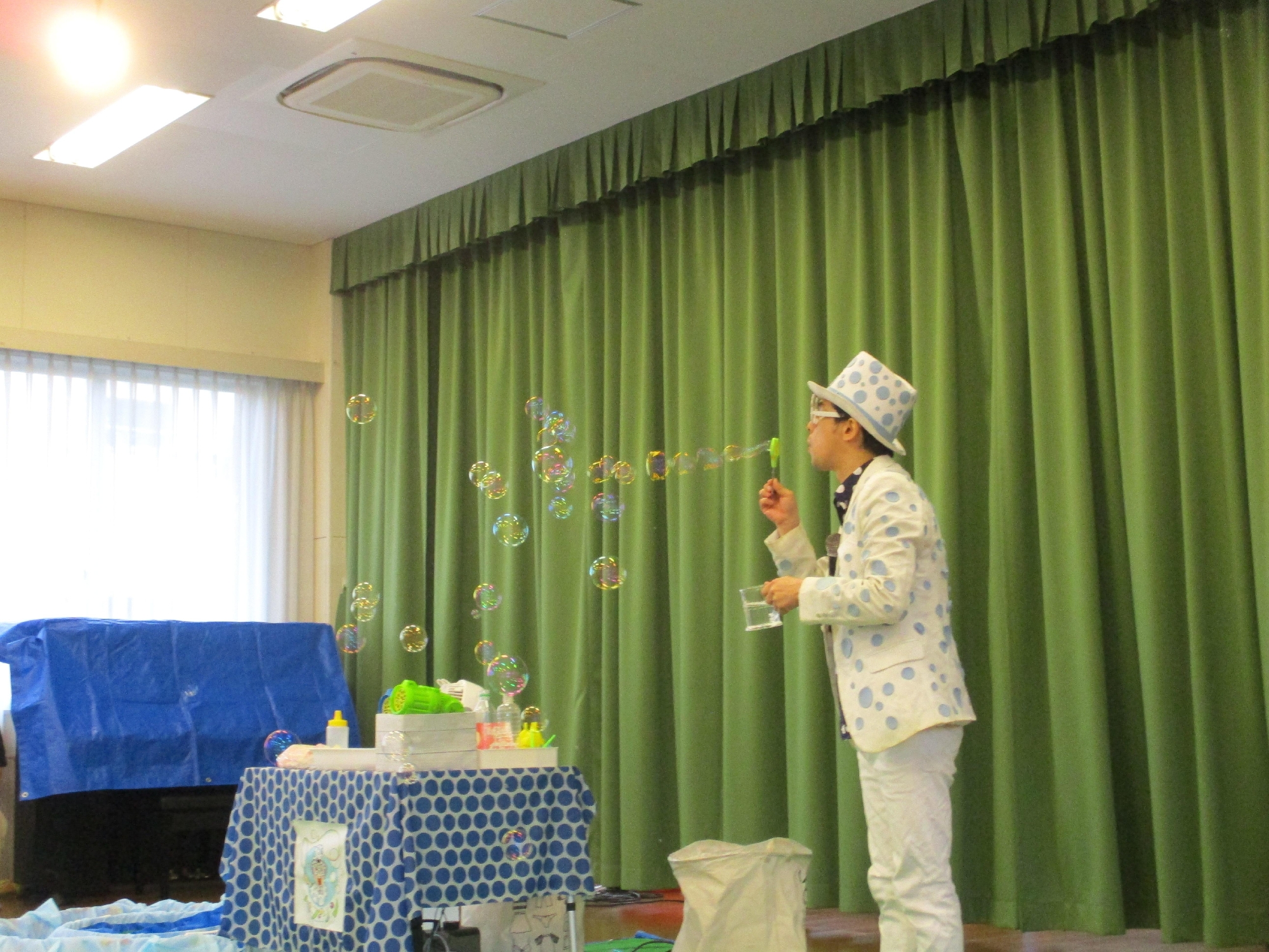 父母の会主催　観劇会～シャボン玉ショー～