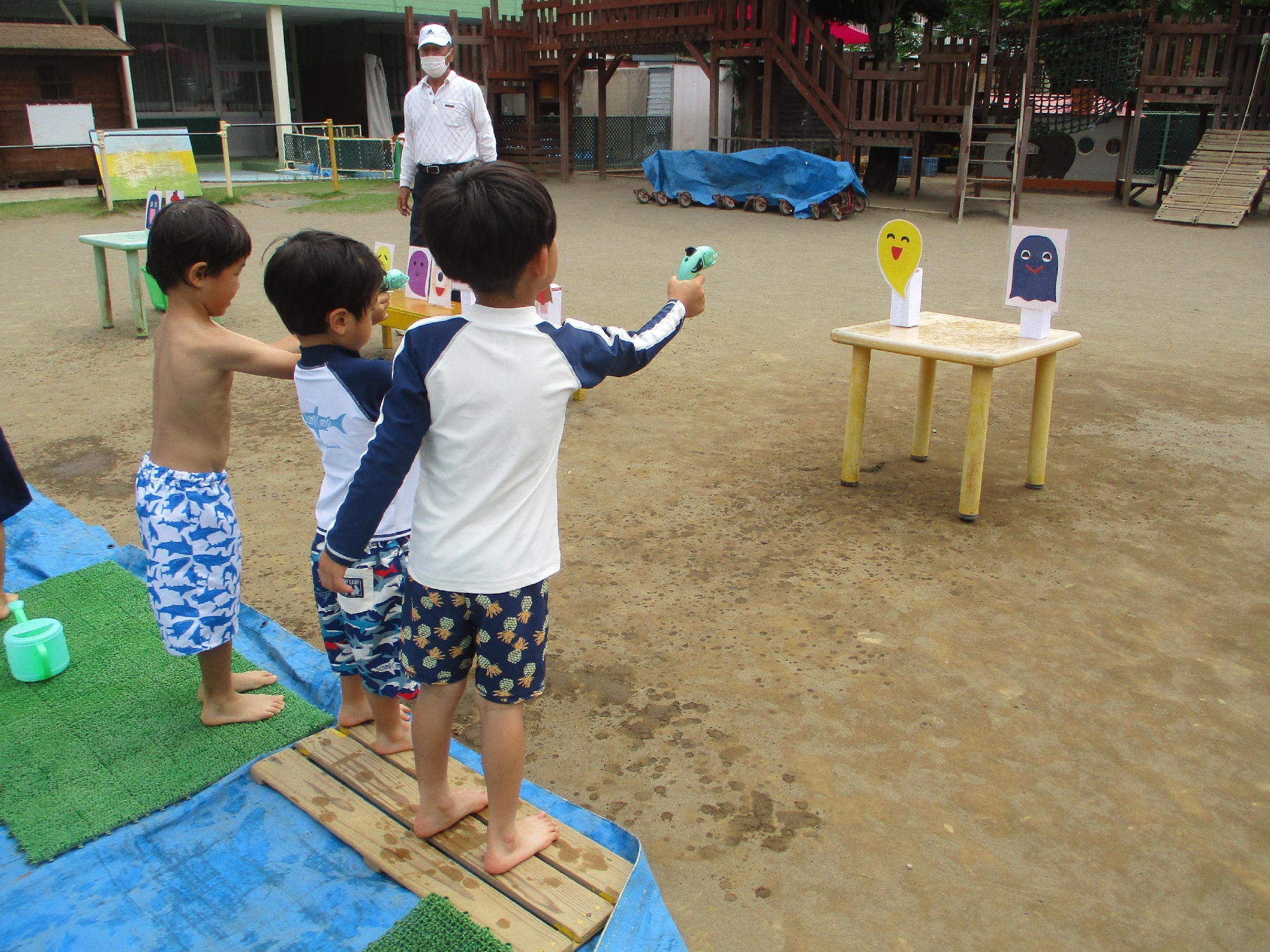 水遊びを楽しんでいます